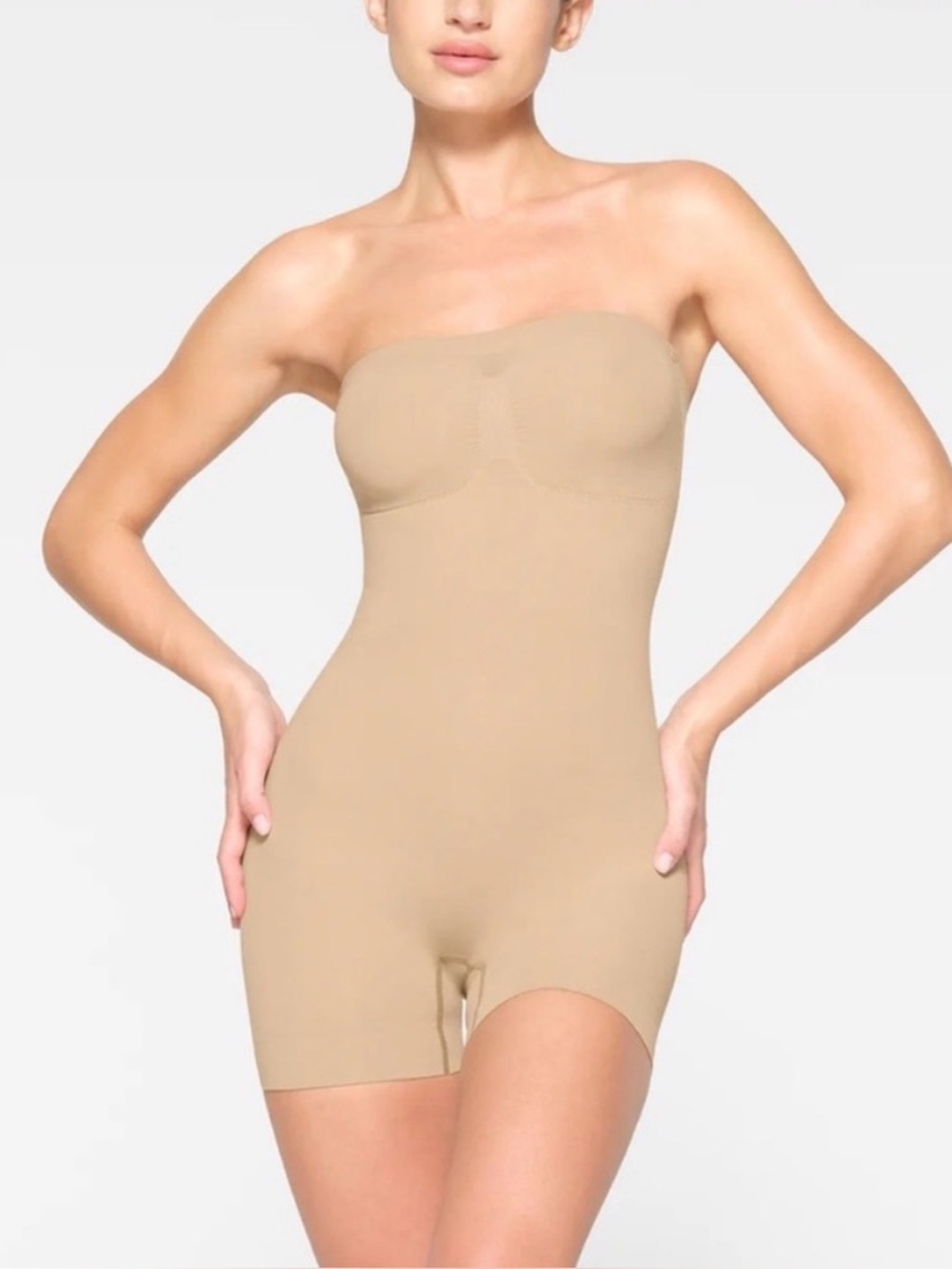 SKIMS STRAPLESS SHORTIE BODYSUIT M NWOT